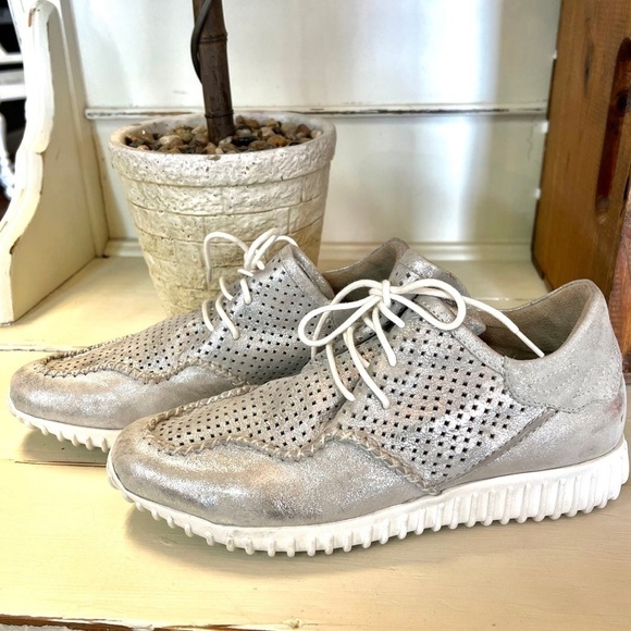 Diba True Poker Hand Perforated Silver Metallic Leather Lace-Up Sneakers 8 - Picture 3 of 11